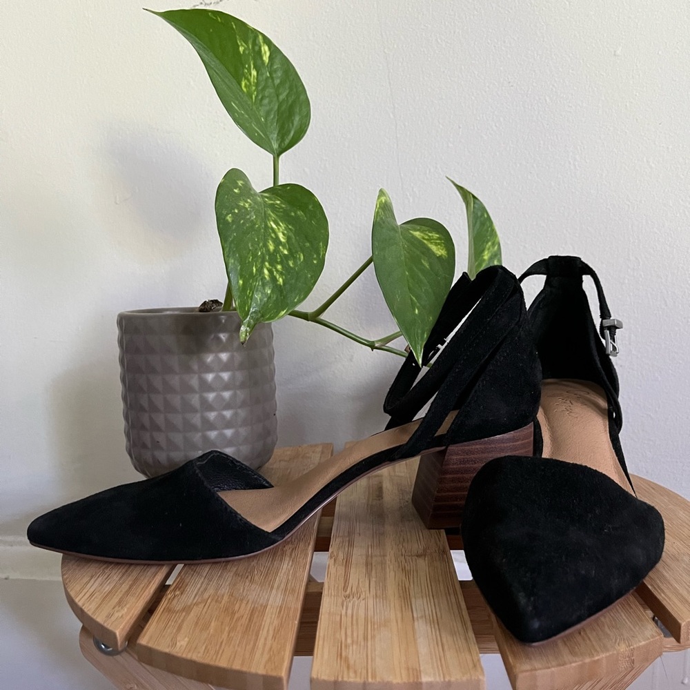Velvety Pointy Heel